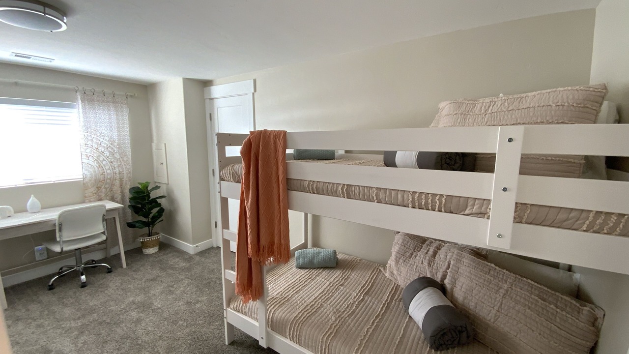 Photo of Bedroom in Sandy