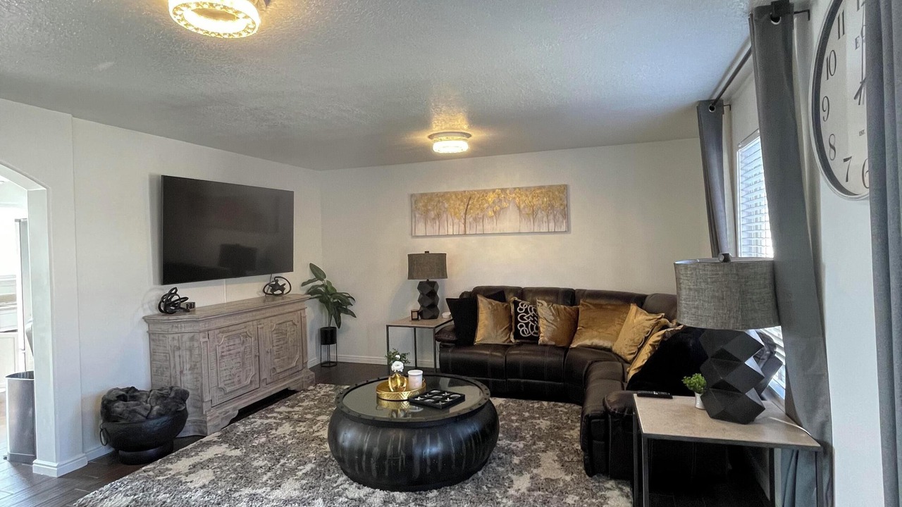 Photo of Livingroom in Lehi