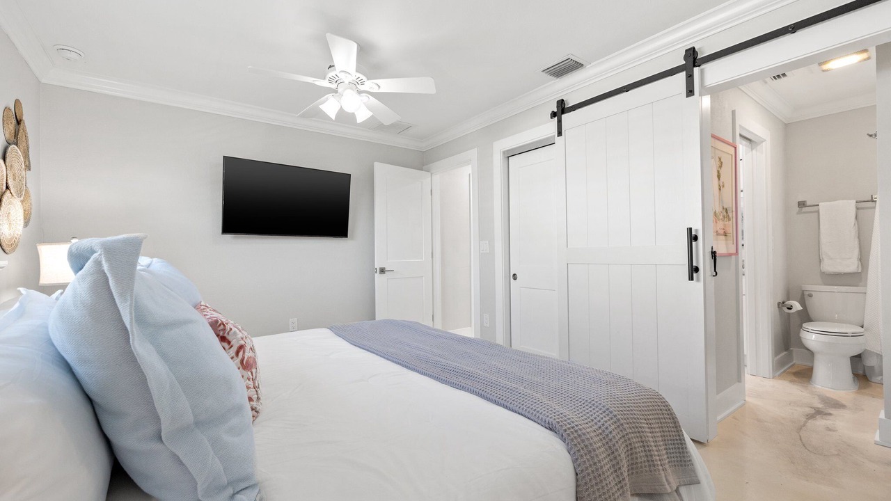 Photo of Bedroom in Crystal Beach
