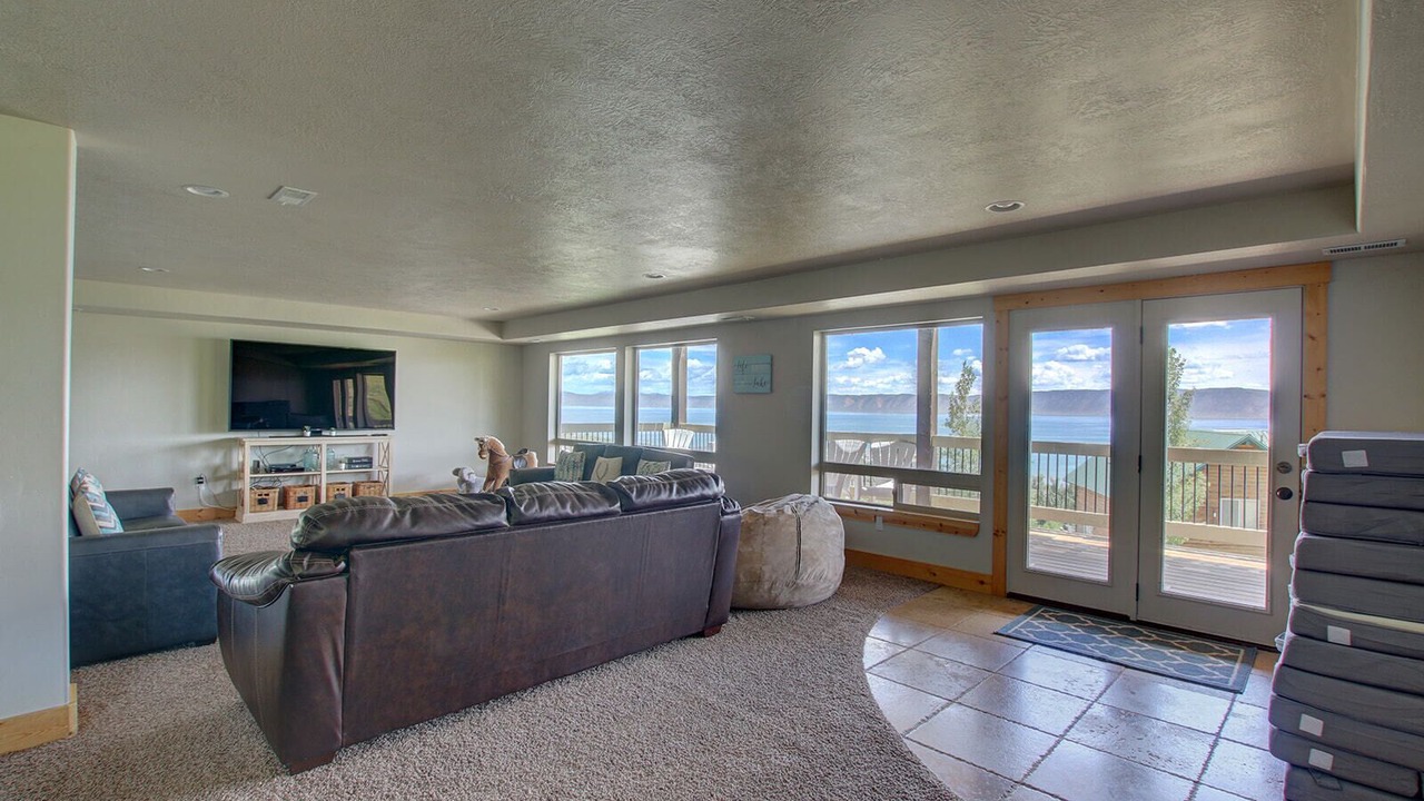 Photo of Livingroom in Harbor Village