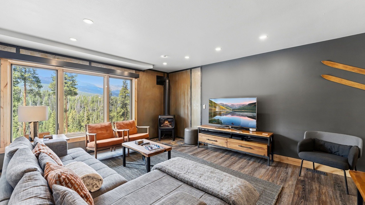 Photo of Livingroom in Warrior's Mark West