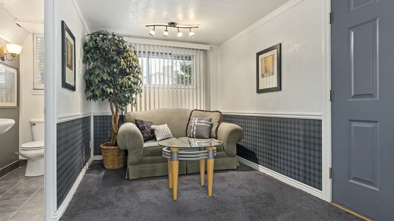 Photo of Livingroom in Millcreek