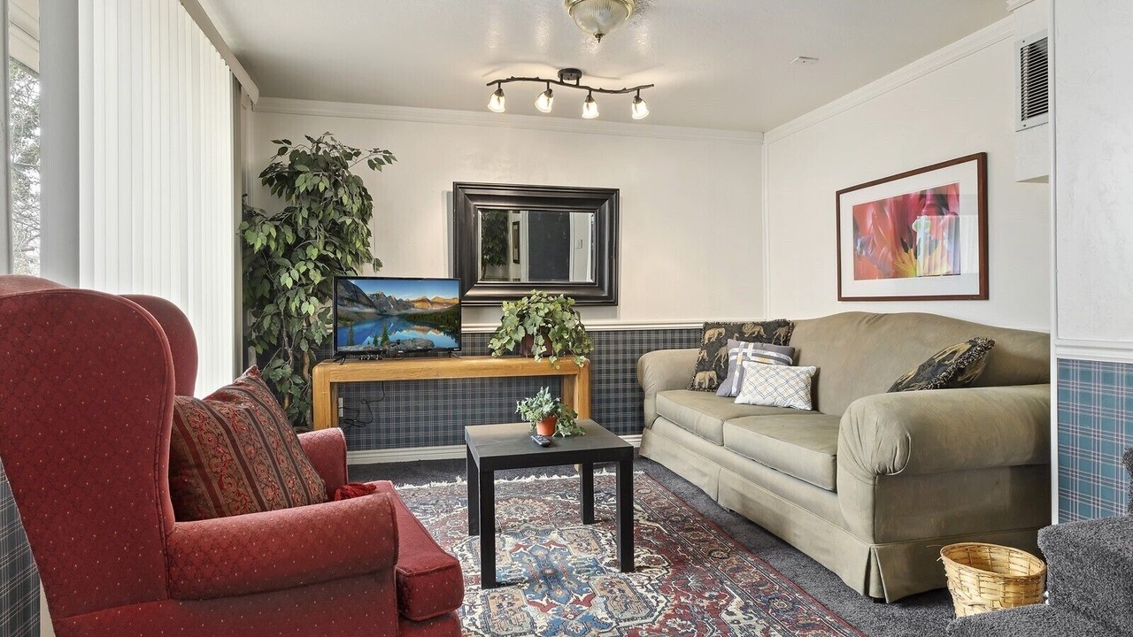 Photo of Livingroom in Millcreek