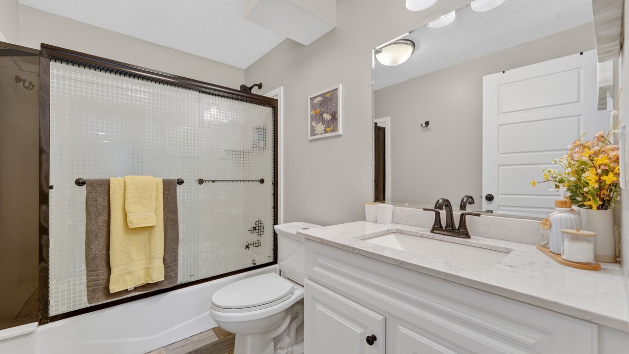 Photo of Bathroom in Sandy