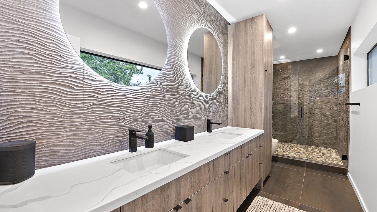 Photo of Bathroom in Greater Avenues