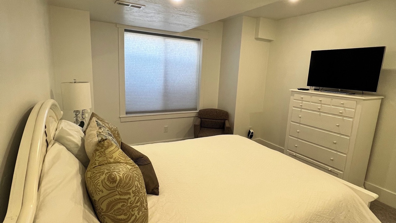 Photo of Bedroom in Saratoga Springs