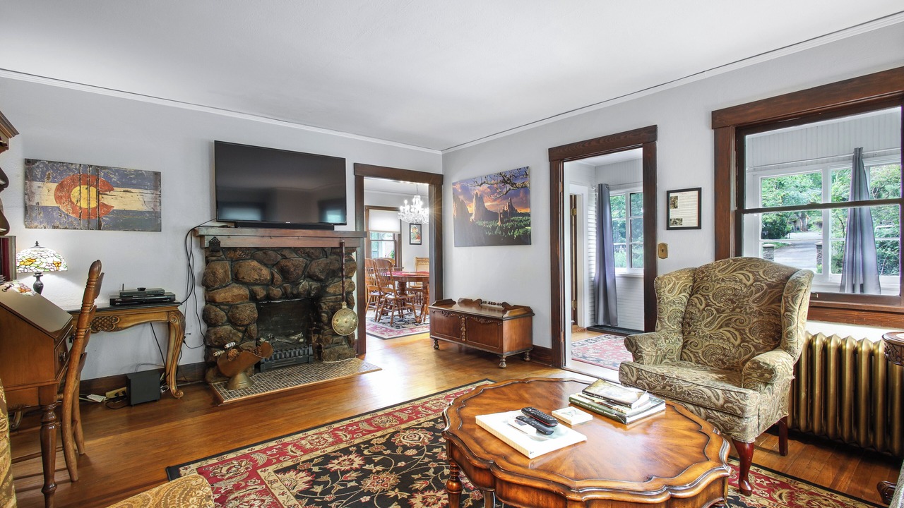 Photo of Livingroom in Broadmoor