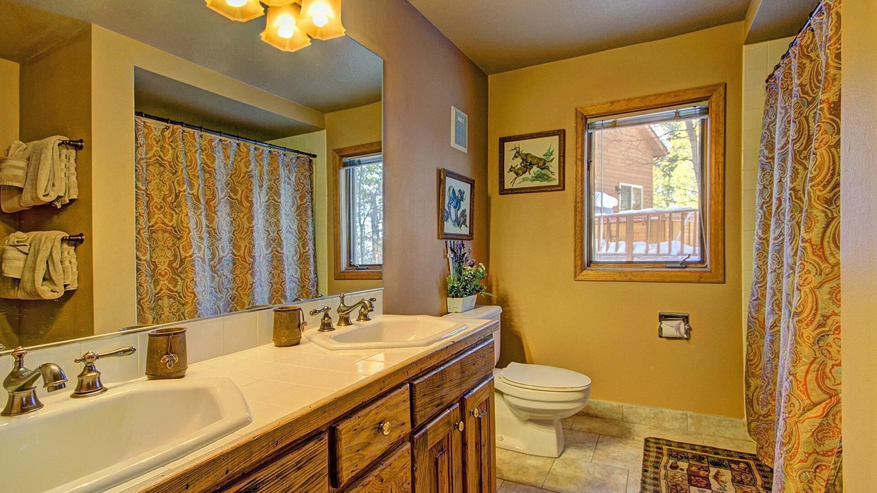 Photo of Bathroom in Warrior's Mark West