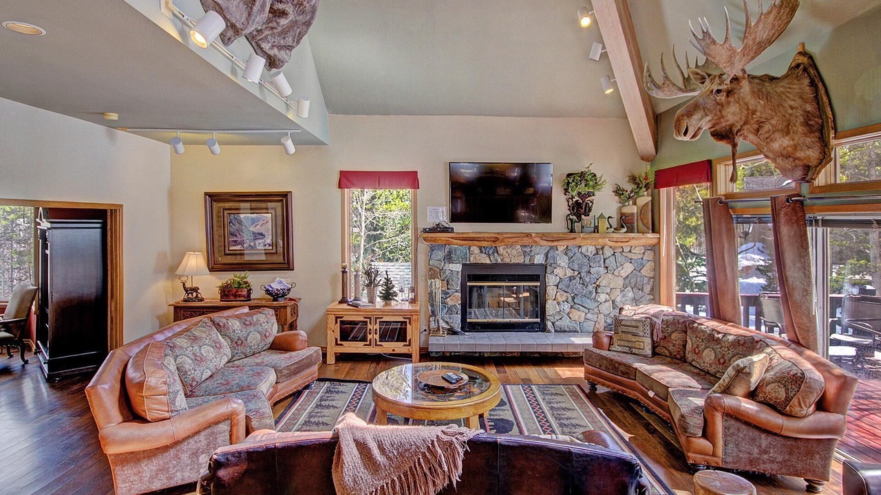 Photo of Livingroom in Warrior's Mark West