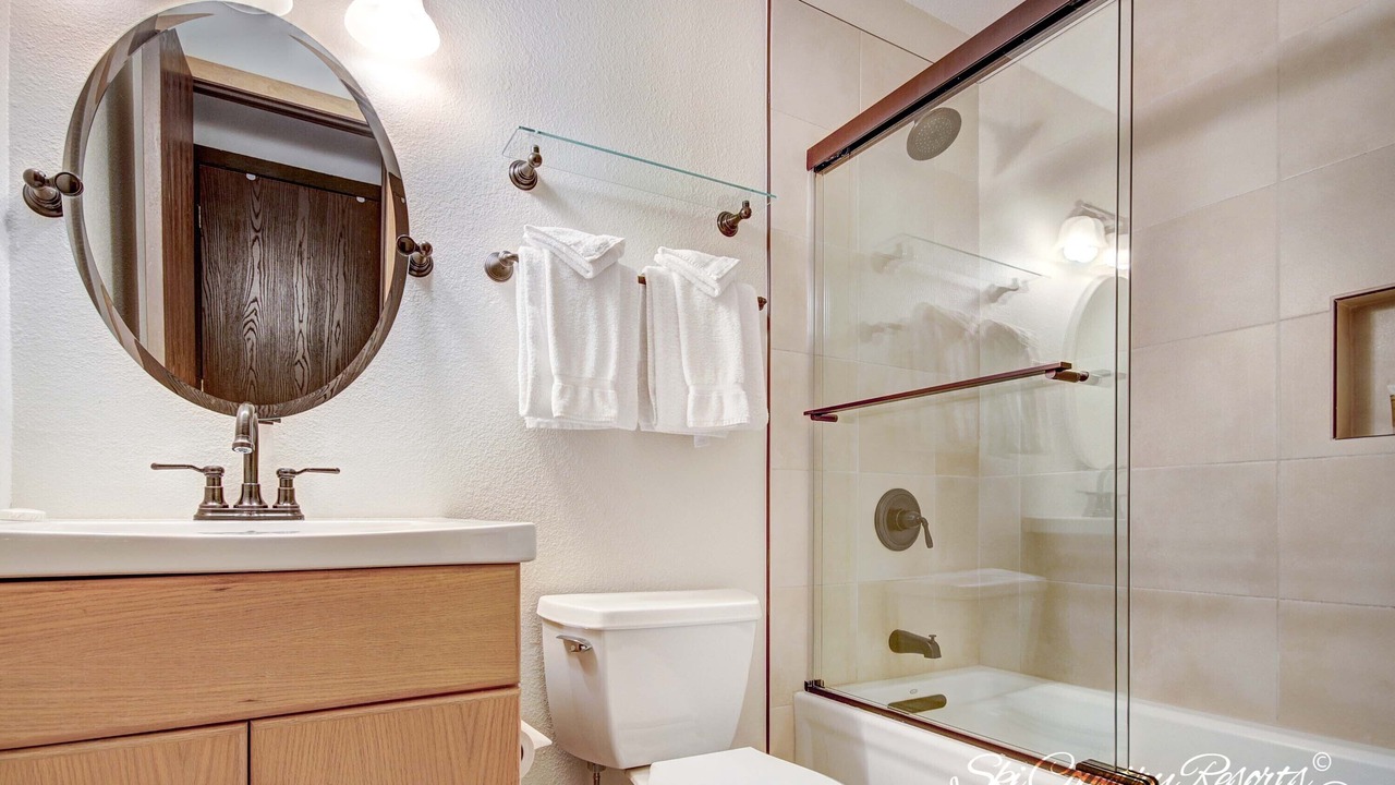 Photo of Bathroom in Peak 9