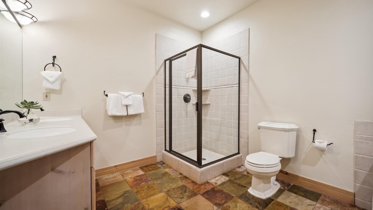 Photo of Bathroom in Peak 8