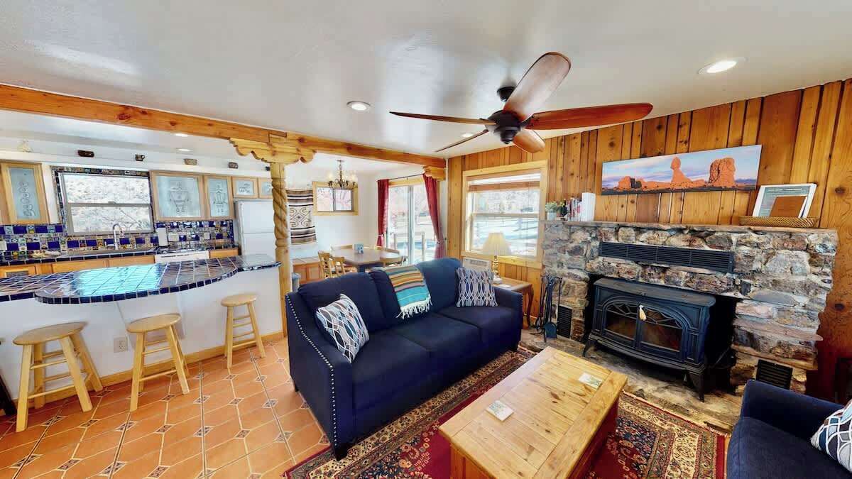 Photo of Livingroom in Spanish Valley