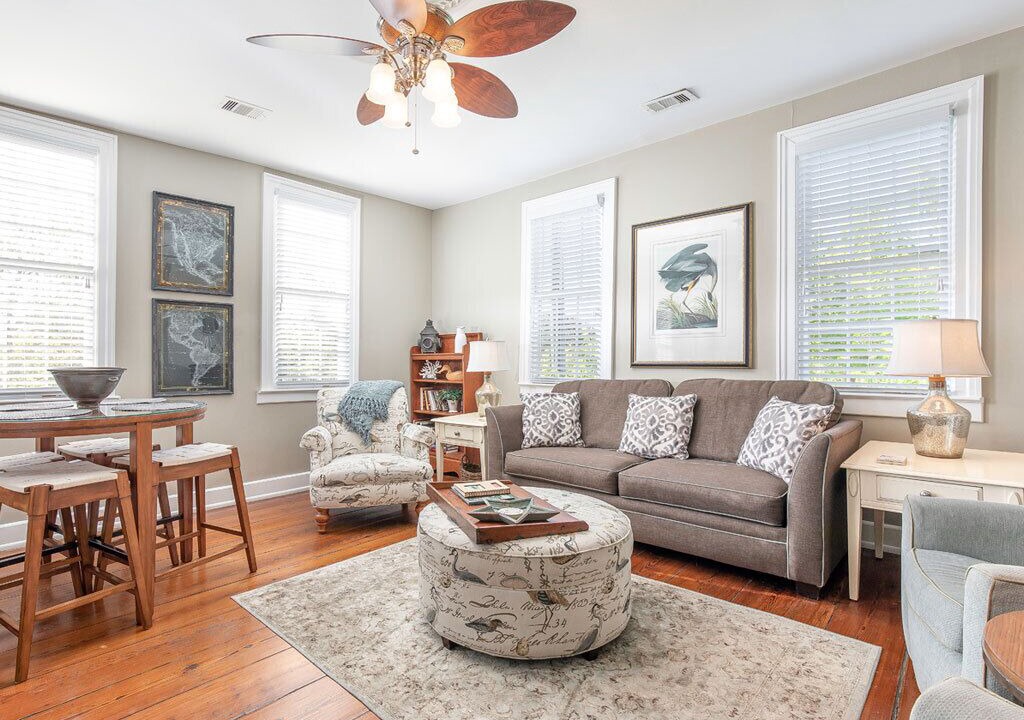 Photo of Livingroom in Historic District - North