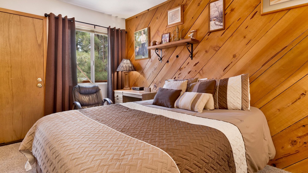 Photo of Bedroom in Summit Estates