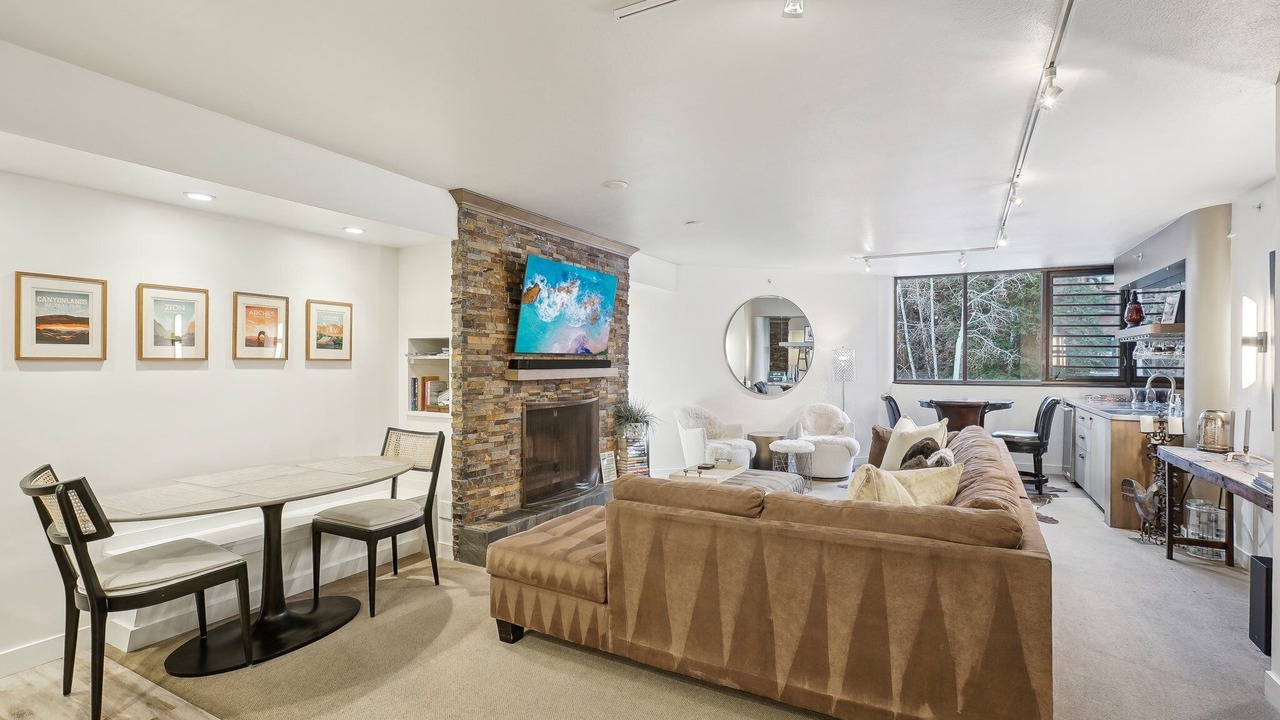Photo of Livingroom in North Park City