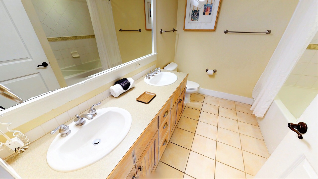 Photo of Bathroom in Baytowne Wharf