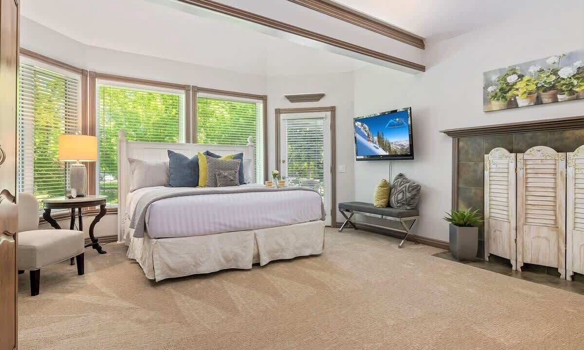 Photo of Livingroom in Holladay