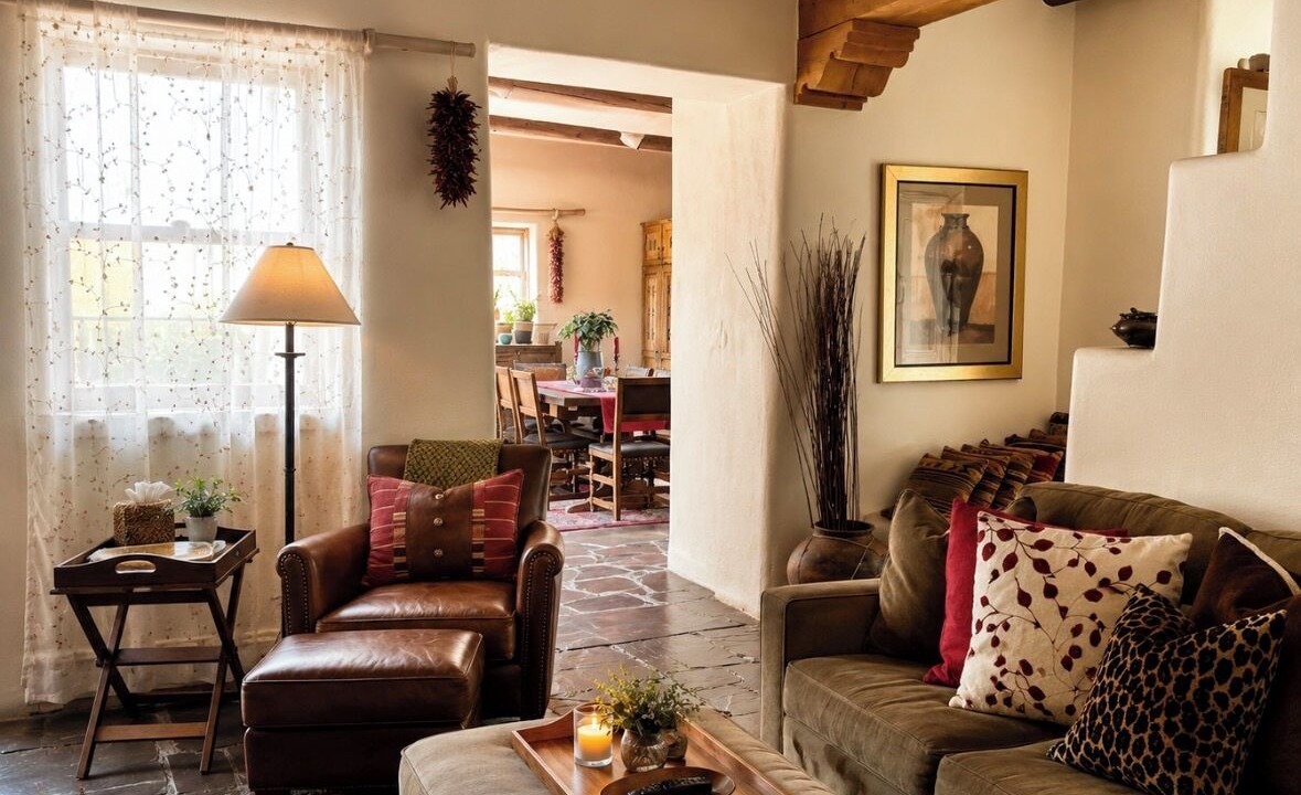 Photo of Livingroom in Historic Eastside