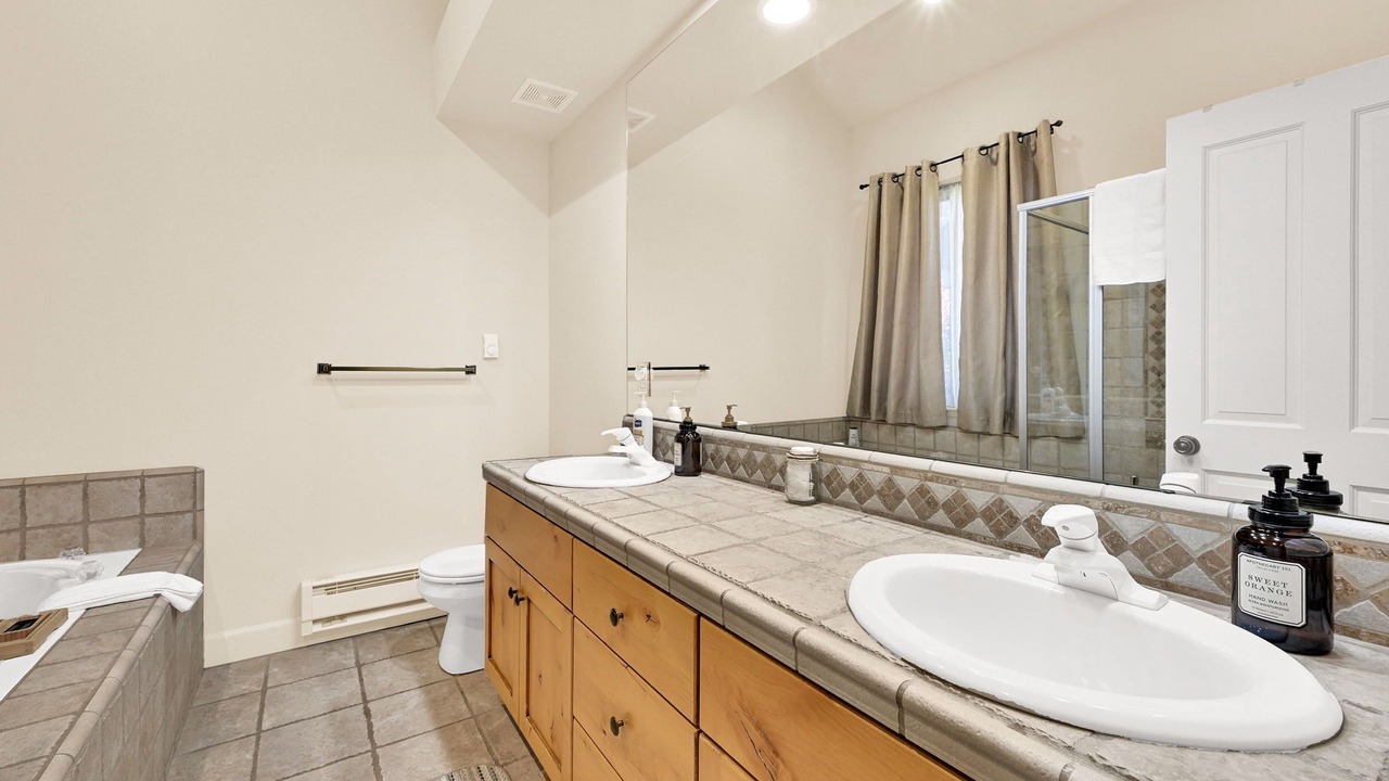Photo of Bathroom in Eden