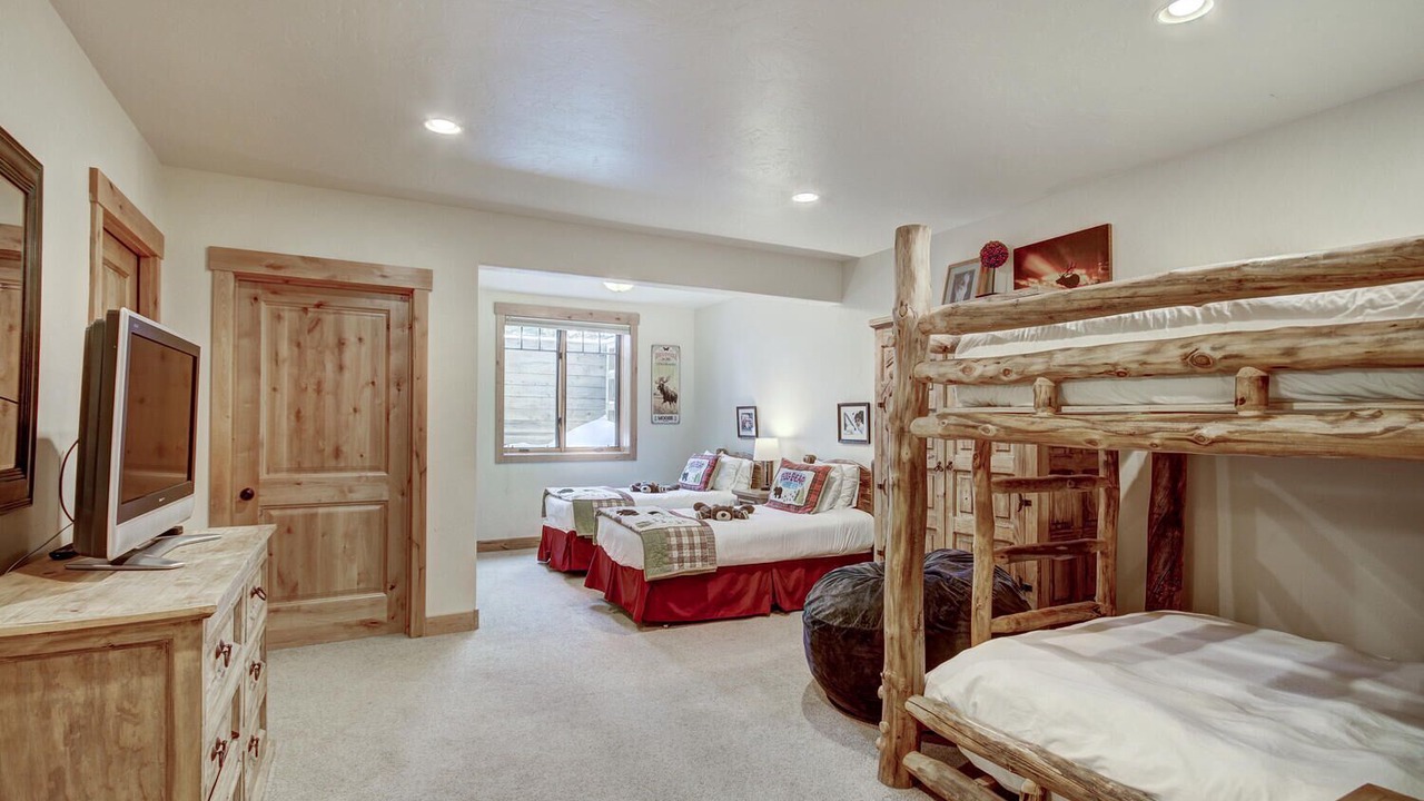 Photo of Bedroom in Boulder Ridge