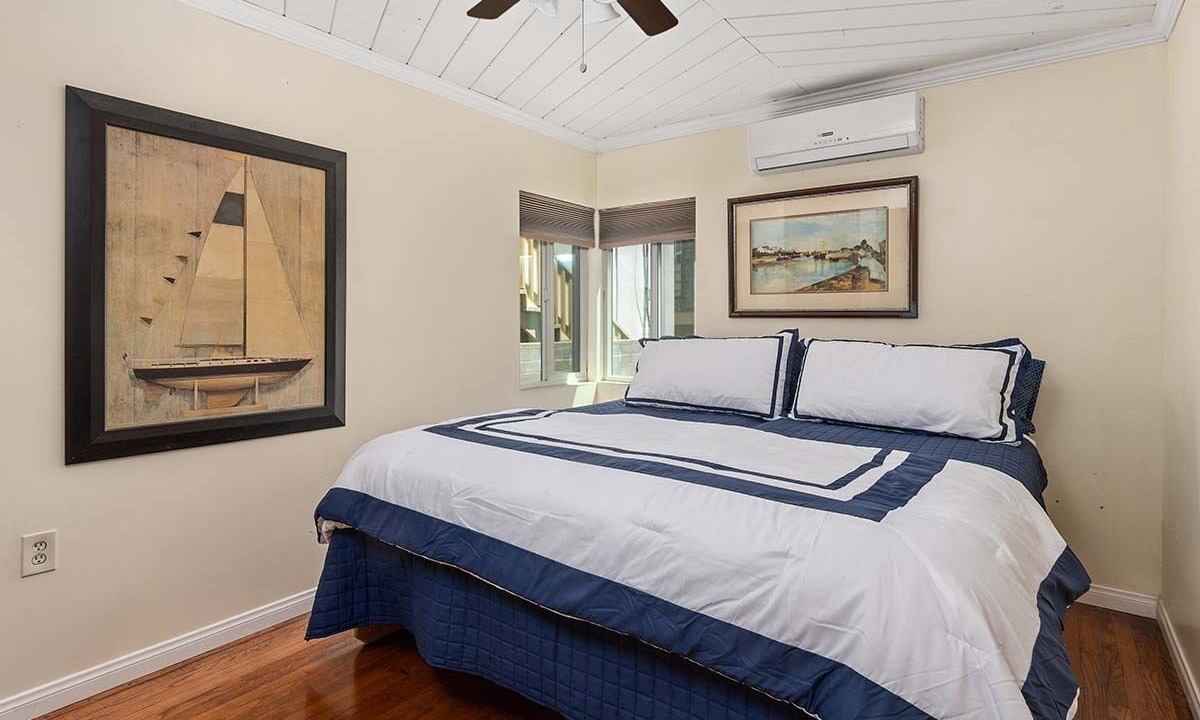 Photo of Bedroom in South Mission Beach