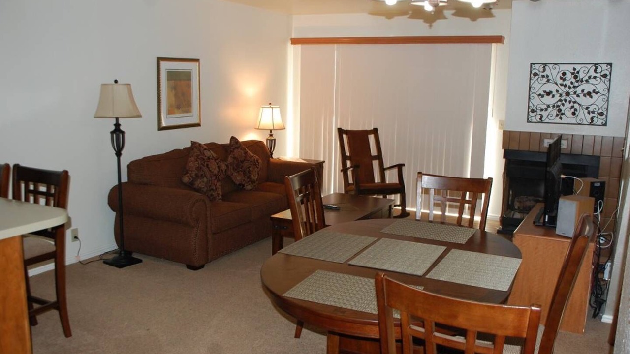 Photo of Livingroom in Summit Park