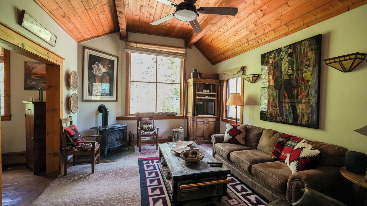 Photo of Livingroom in Sundance