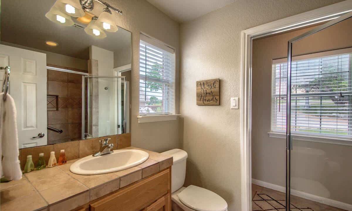 Photo of Bathroom in Canyon Lake