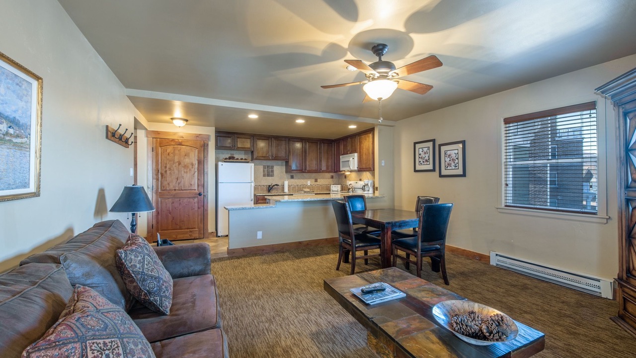 Photo of Livingroom in North Park City
