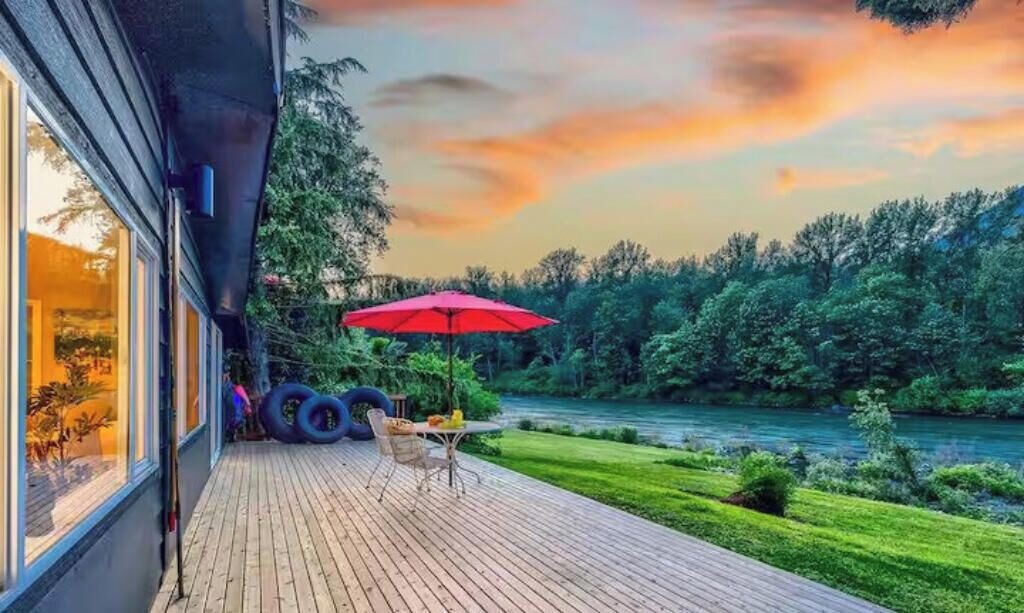 Photo of Outdoor in Gold Bar