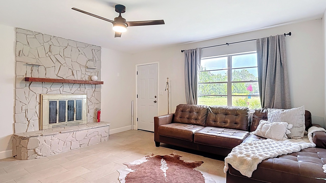 Photo of Livingroom in Brooksville