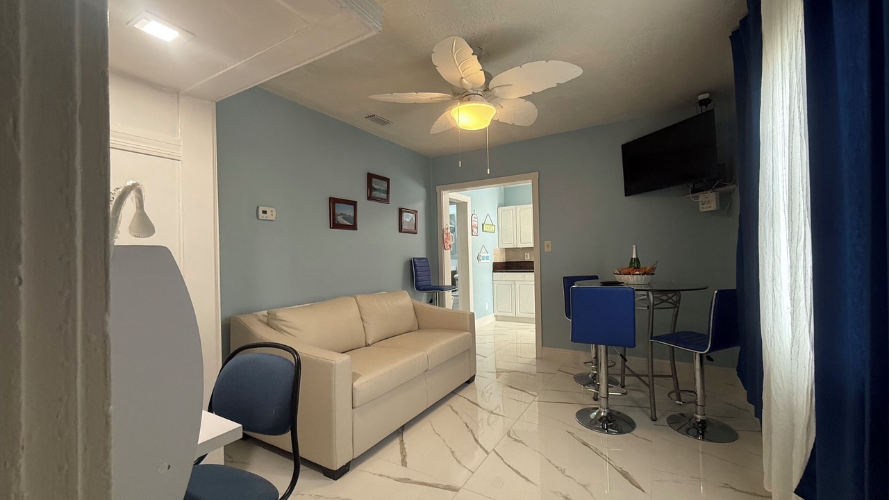 Photo of Livingroom in Bearss Plaza