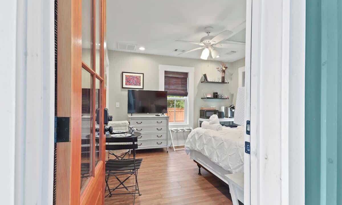Photo of Bedroom in Isle of Hope Historic District