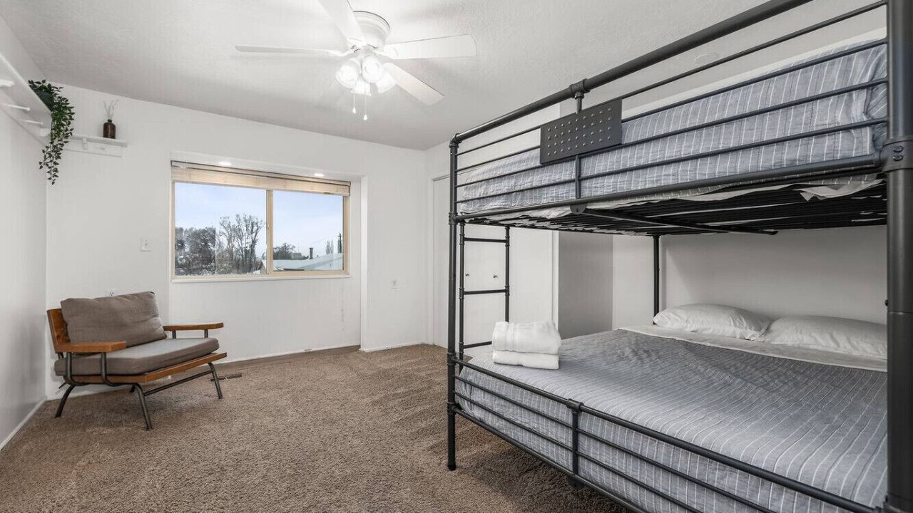 Photo of Bedroom in Lakeview