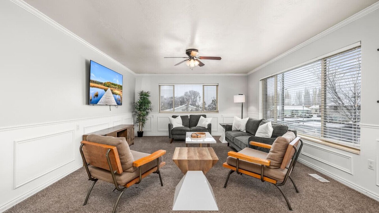 Photo of Livingroom in Lakeview