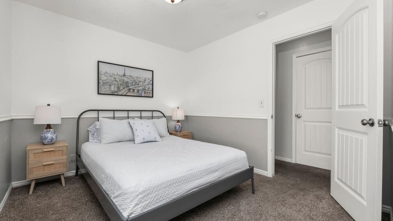 Photo of Bedroom in Lakeview