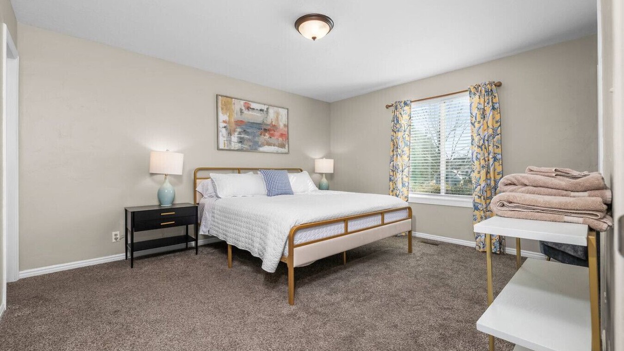 Photo of Bedroom in Lakeview