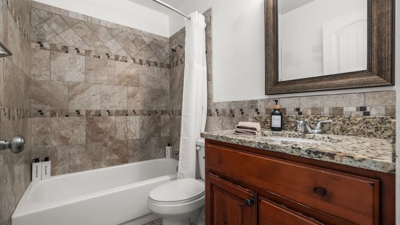 Photo of Bathroom in Lakeview