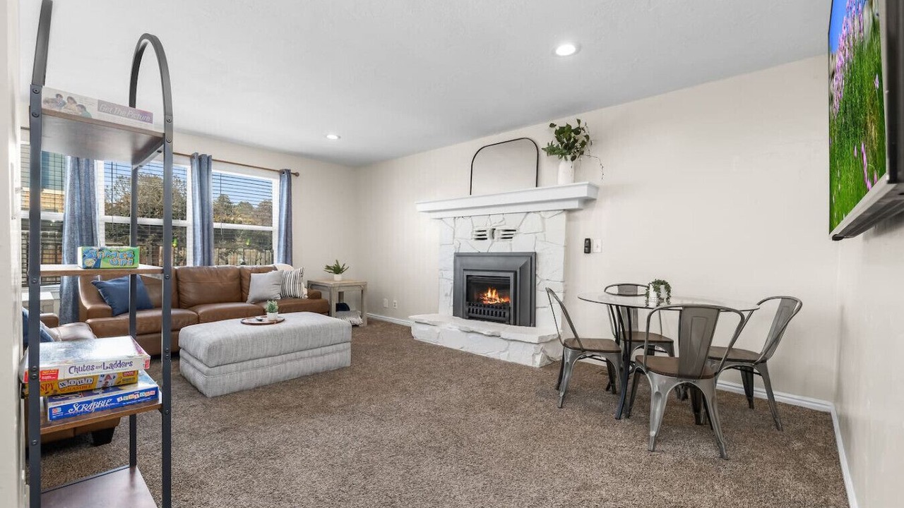 Photo of Livingroom in Lakeview