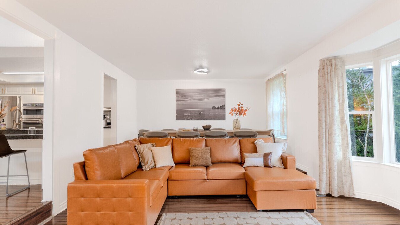 Photo of Livingroom in Shoreline