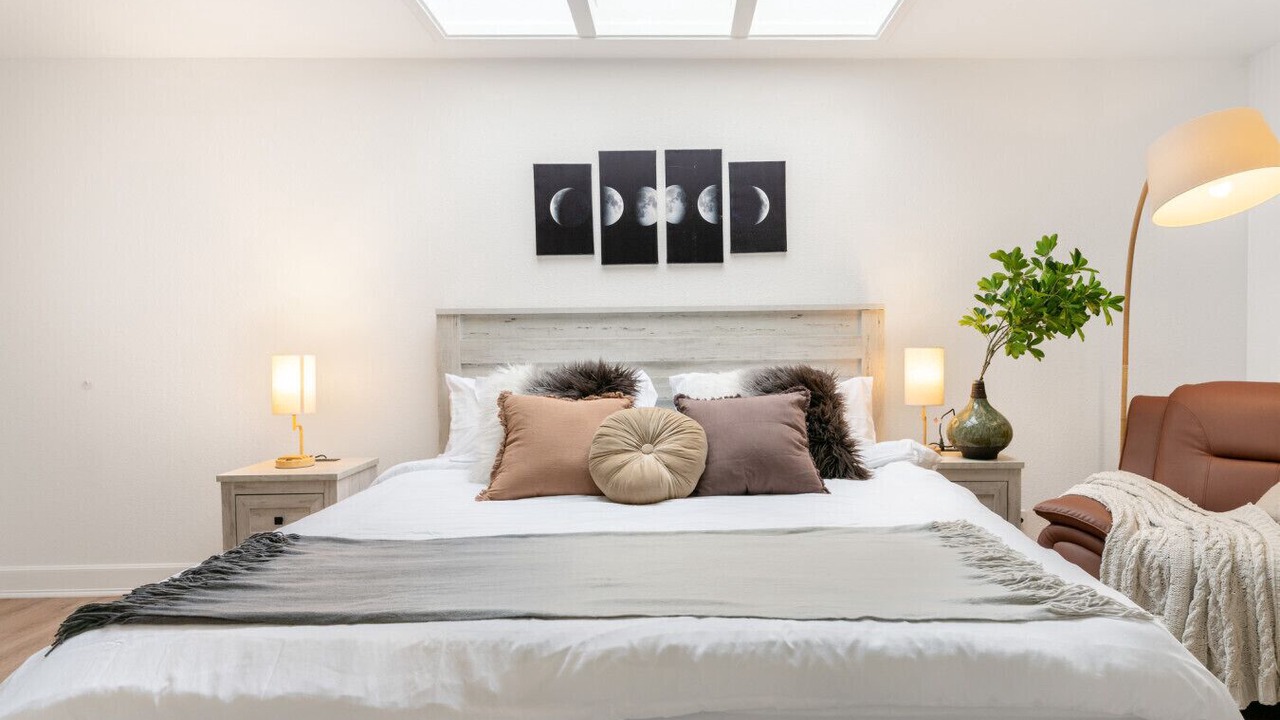 Photo of Bedroom in Shoreline