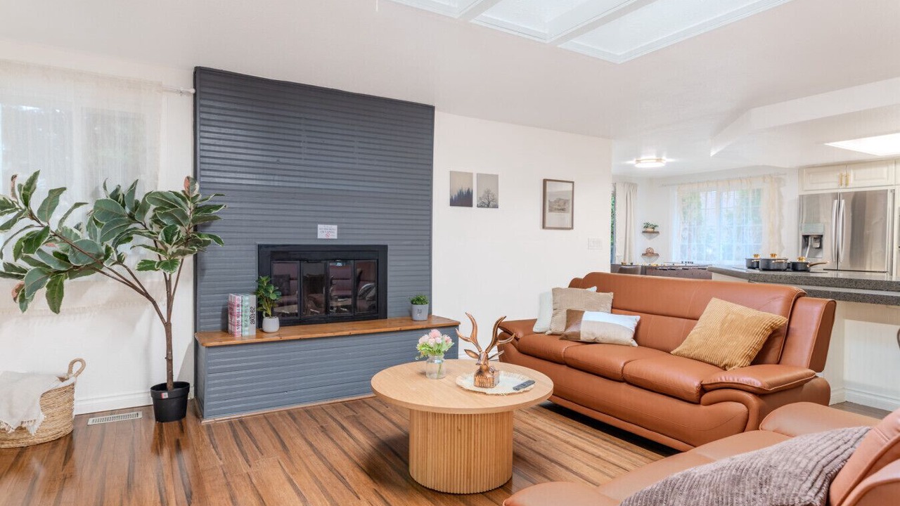 Photo of Livingroom in Shoreline