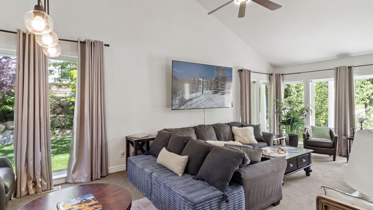 Photo of Livingroom in Draper