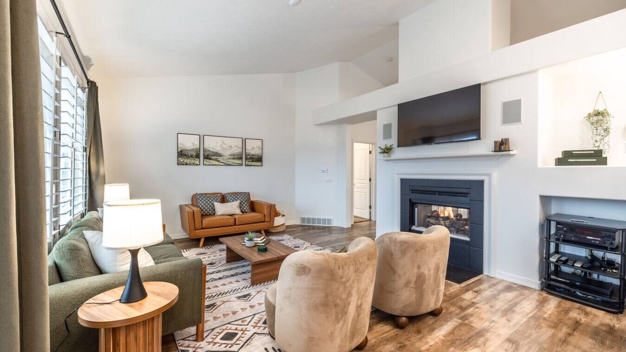 Photo of Livingroom in Draper