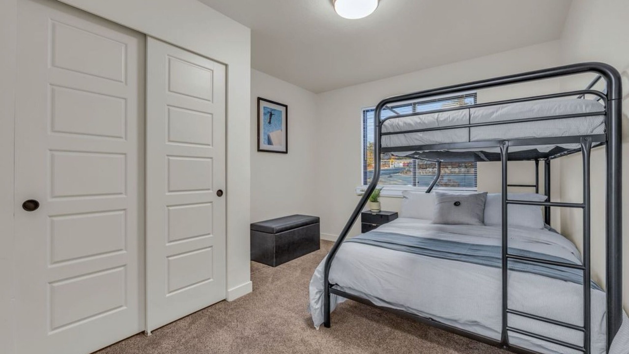 Photo of Bedroom in Sandy