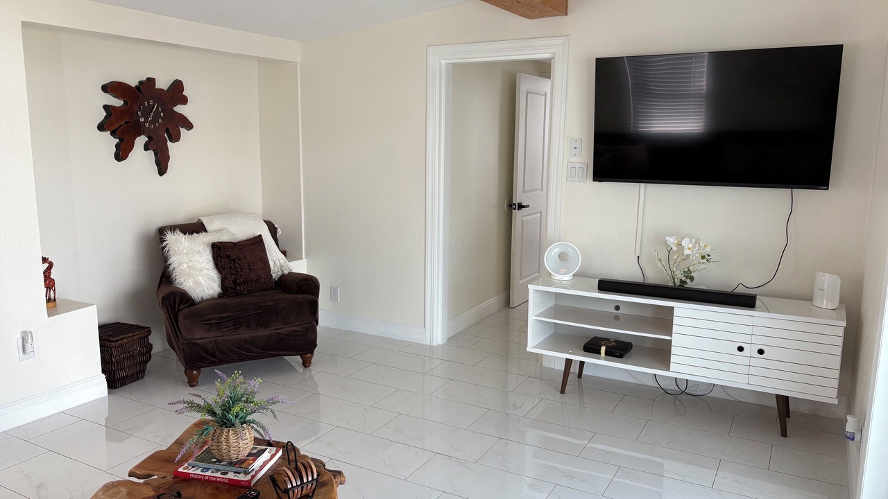 Photo of Livingroom in Pinecrest West Park