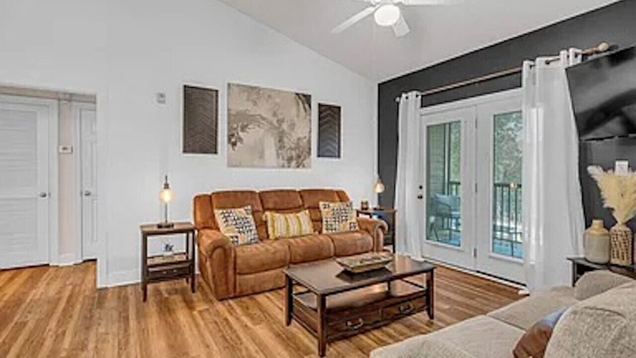 Photo of Livingroom in Foley