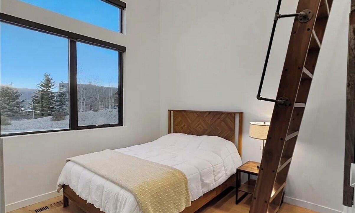 Photo of Bedroom in North Snyderville Basin