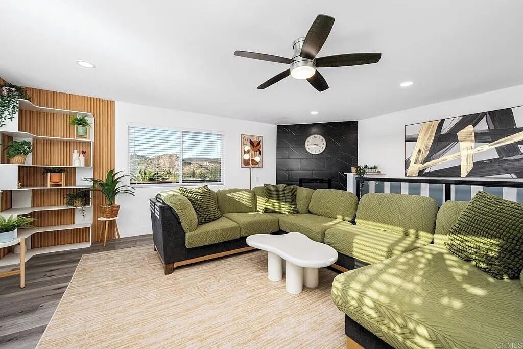 Photo of Livingroom in East Grove