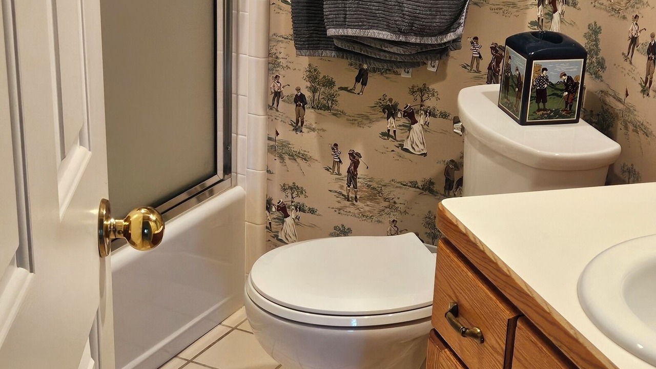 Photo of Bathroom in Sandy